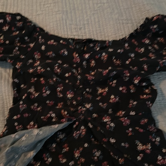 Girls romper.  Shorts under, dress/cape in back - Picture 4 of 4